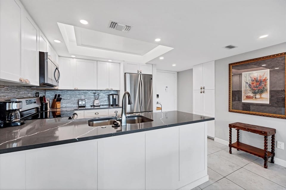 Condo, 2 Bedrooms | Private kitchen | Fridge, oven, coffee/tea maker, toaster