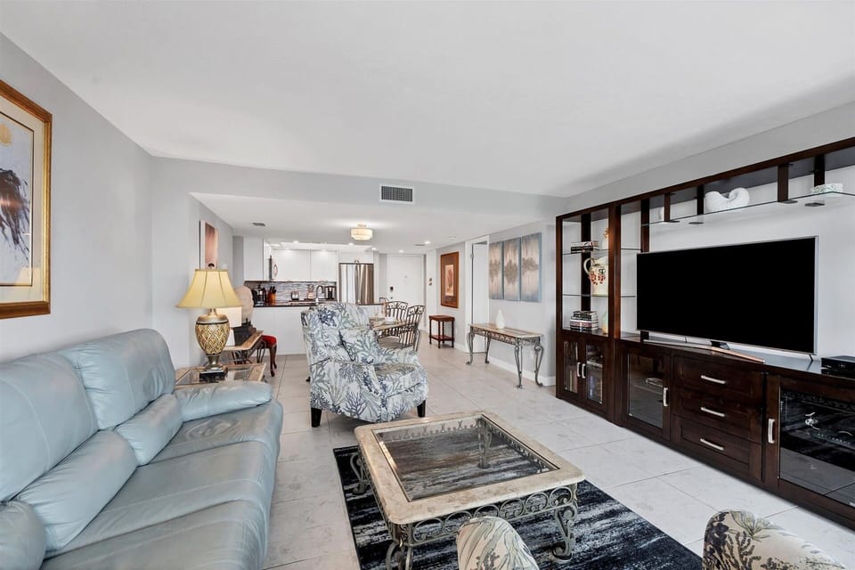 Condo, 2 Bedrooms | Living area | Smart TV