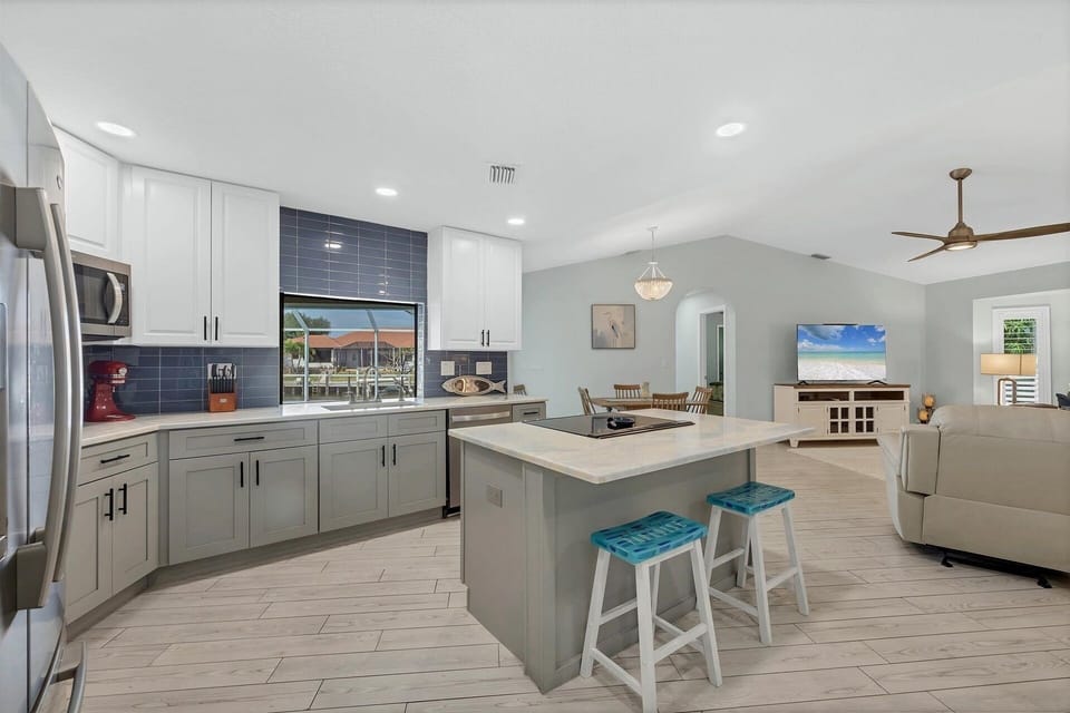 House, 3 Bedrooms | Private kitchen | Fridge, oven, coffee/tea maker, toaster