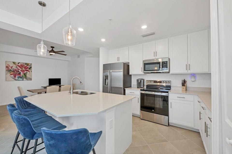 Condo, 3 Bedrooms | Private kitchen | Coffee/tea maker, fridge, oven, toaster