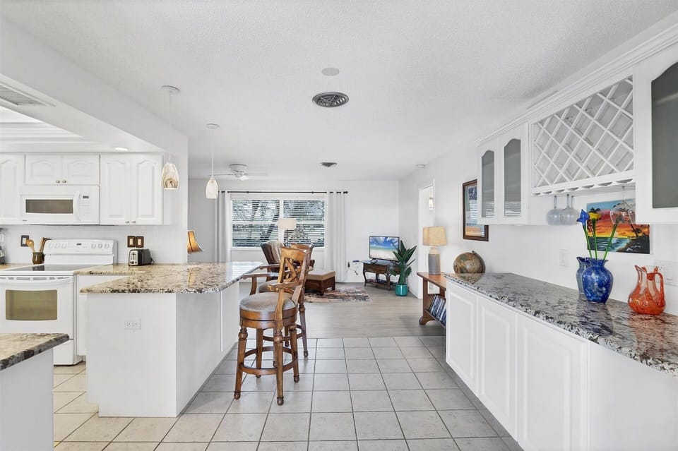 House, 2 Bedrooms | Private kitchen | Coffee/tea maker, fridge, oven, toaster