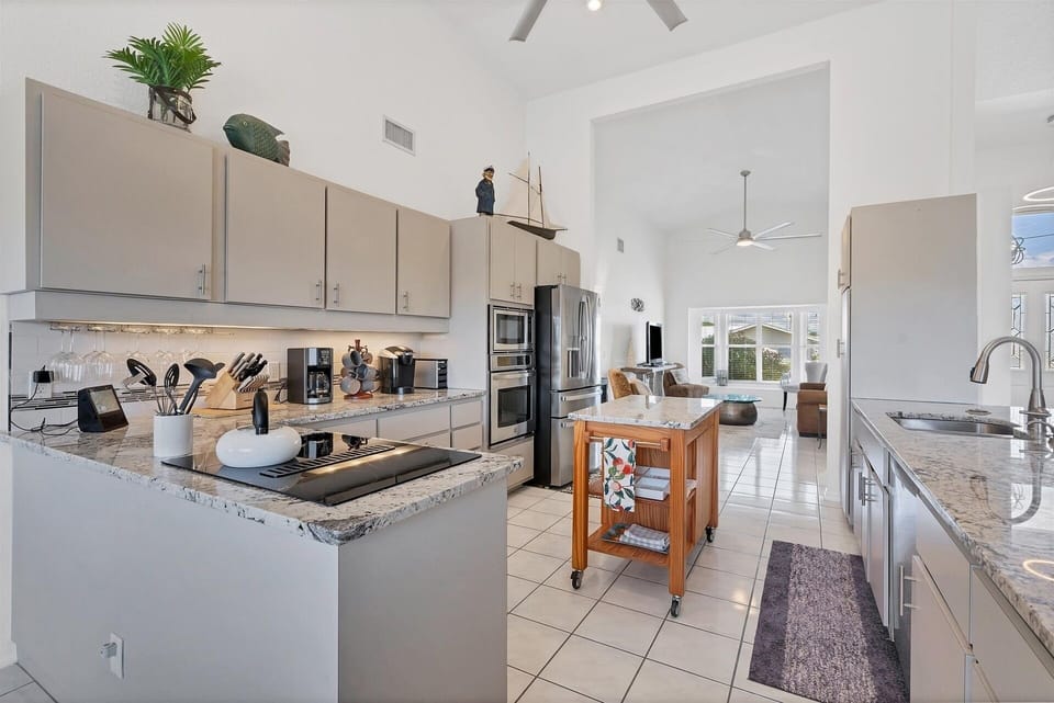 House, 3 Bedrooms | Private kitchen | Fridge, oven, coffee/tea maker, toaster