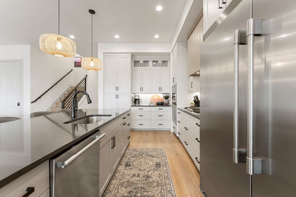 Townhome, 6 Bedrooms | Private kitchen | Coffee/tea maker, fridge, oven, toaster