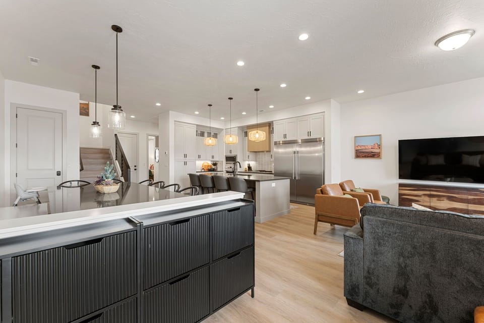 Townhome, 6 Bedrooms | Interior