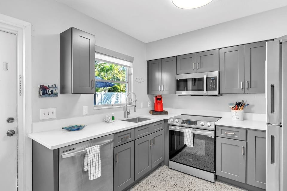 House, 2 Bedrooms | Private kitchen | Fridge, oven, coffee/tea maker, toaster