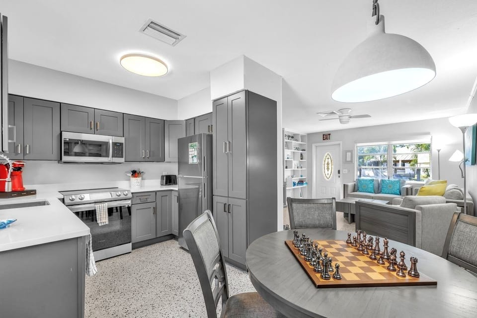 House, 2 Bedrooms | Private kitchen | Fridge, oven, coffee/tea maker, toaster