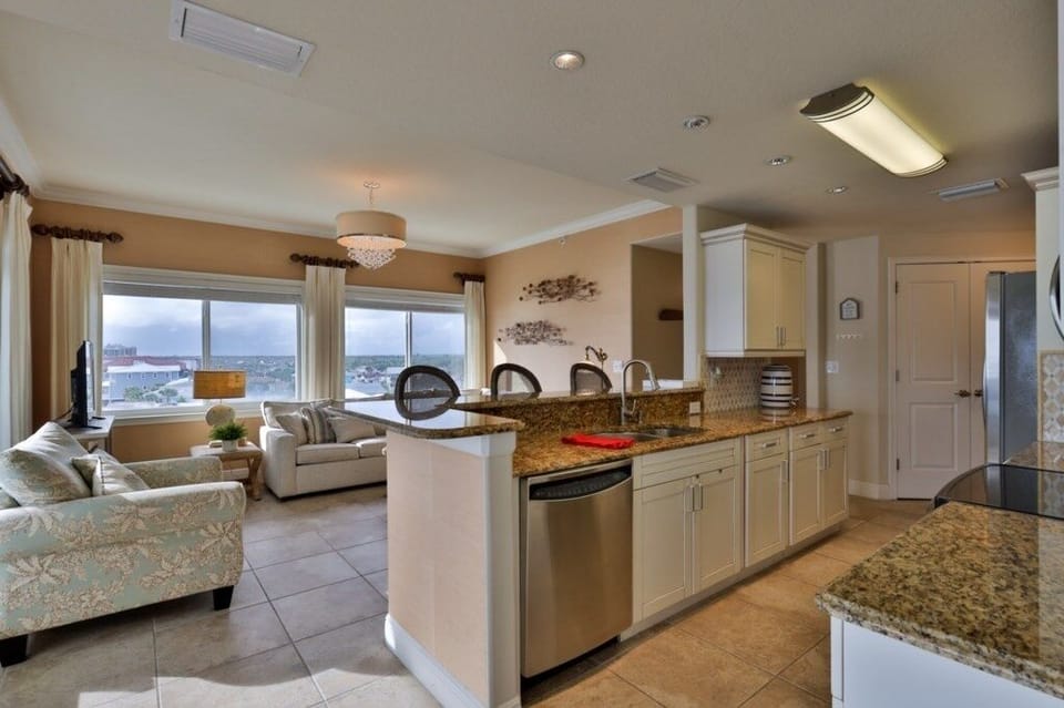 Condo, 2 Bedrooms | Interior