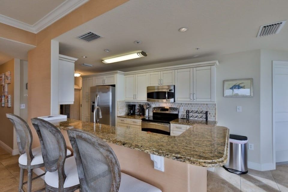 Condo, 2 Bedrooms | Private kitchen