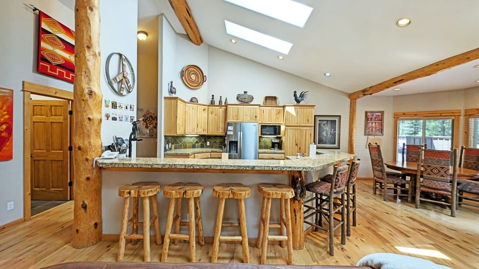 House, 5 Bedrooms | Private kitchen | Fridge, oven, coffee/tea maker