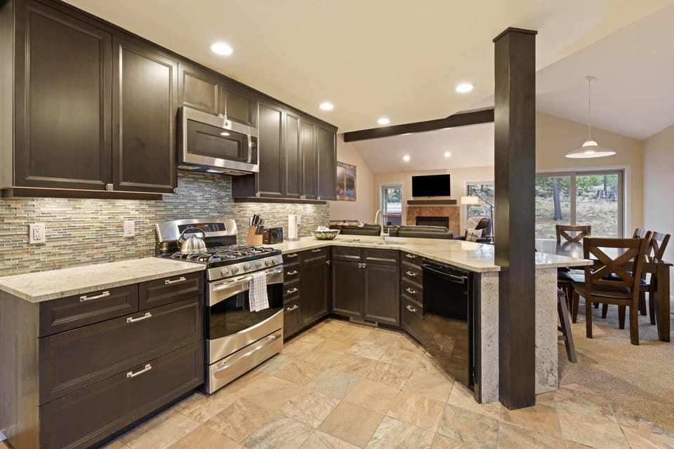 House, 3 Bedrooms | Private kitchen | Fridge, oven, coffee/tea maker