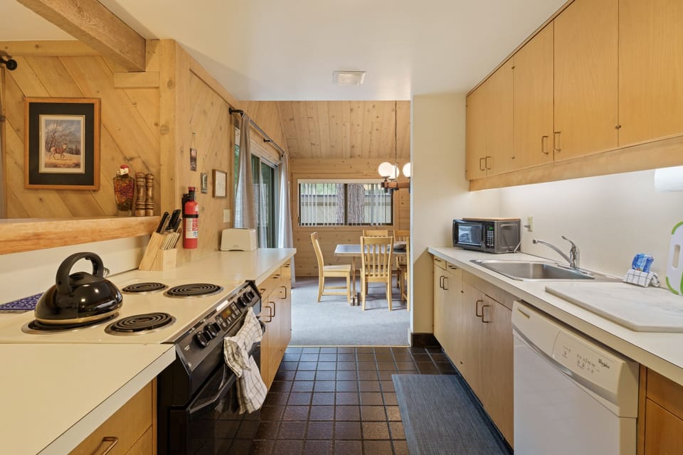 Condo, 2 Bedrooms | Private kitchen | Fridge, oven, coffee/tea maker