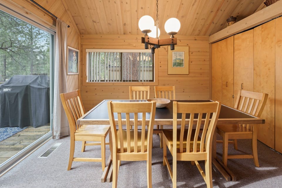 Condo, 2 Bedrooms | Dining