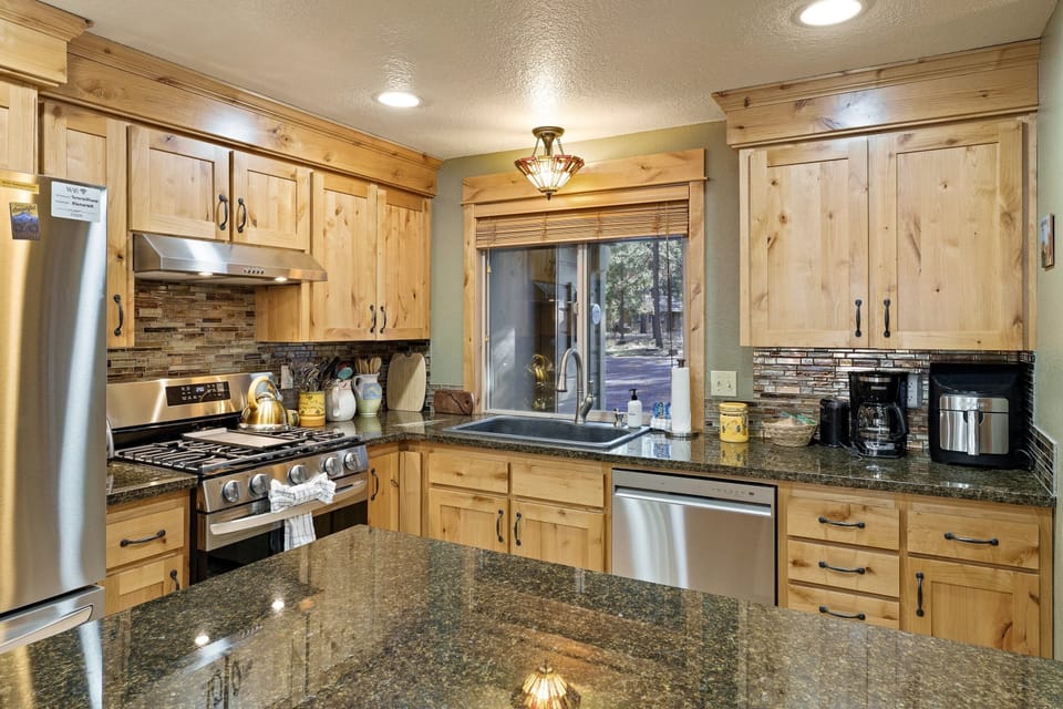 House, 3 Bedrooms | Private kitchen | Fridge, oven, coffee/tea maker, toaster