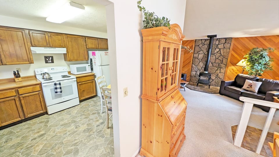 House, 3 Bedrooms | Living area | Smart TV