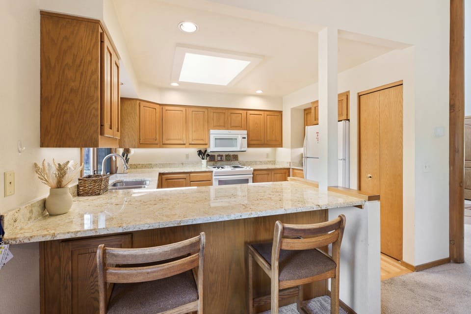 House, 3 Bedrooms | Private kitchen | Fridge, oven, coffee/tea maker