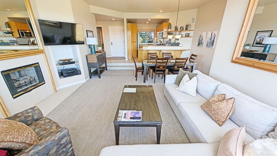 Condo, 2 Bedrooms | Living area | Smart TV