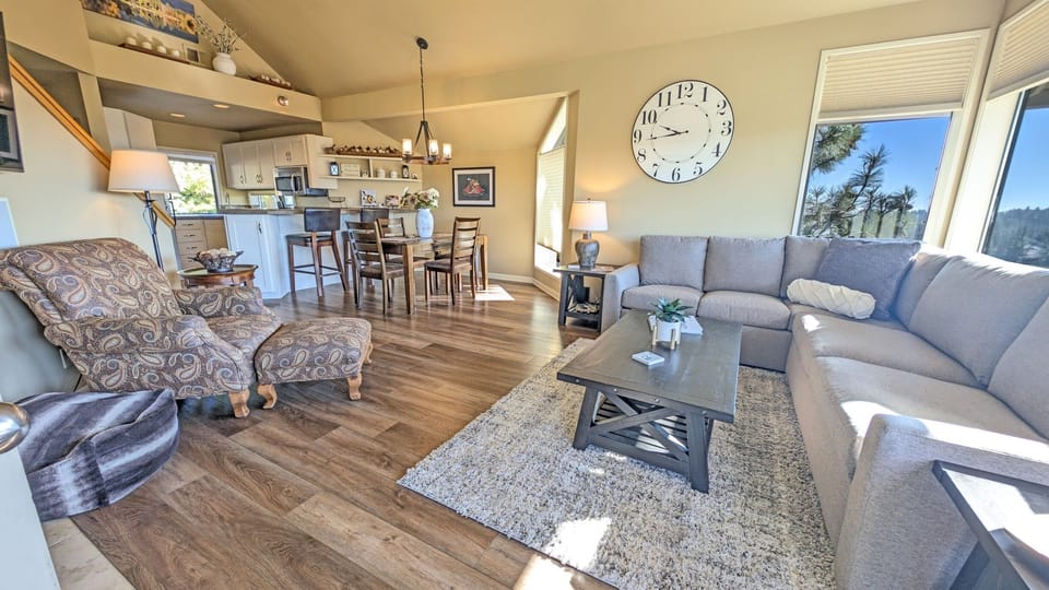 Condo, 2 Bedrooms | Living area | Smart TV