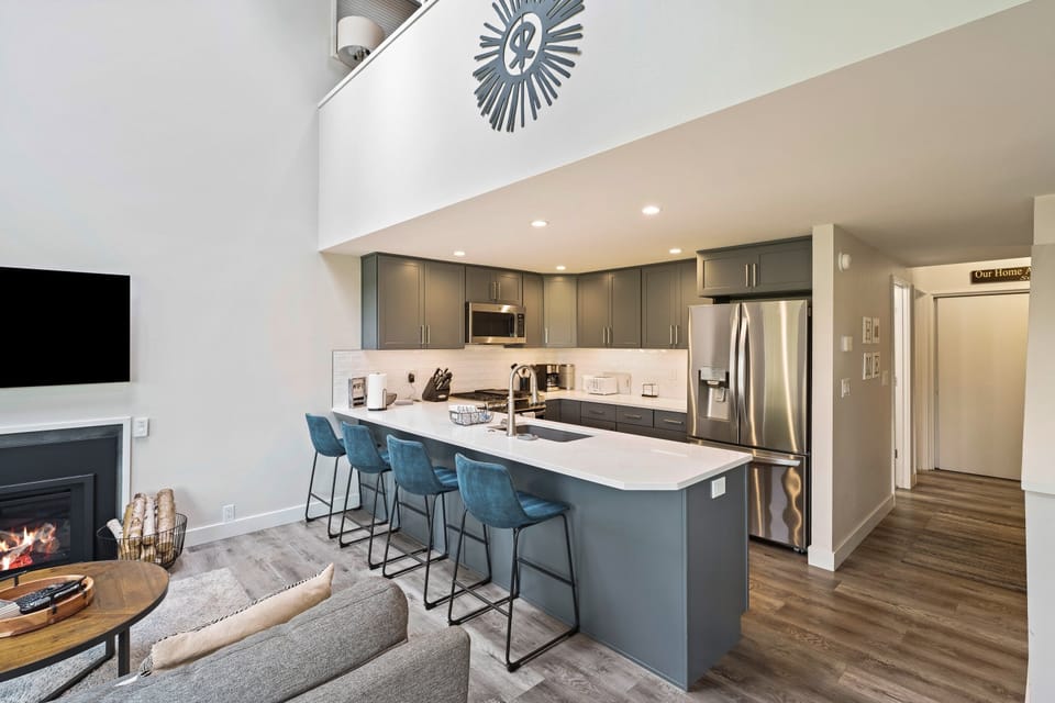 Townhome, 3 Bedrooms | Private kitchen | Fridge, oven, coffee/tea maker, toaster