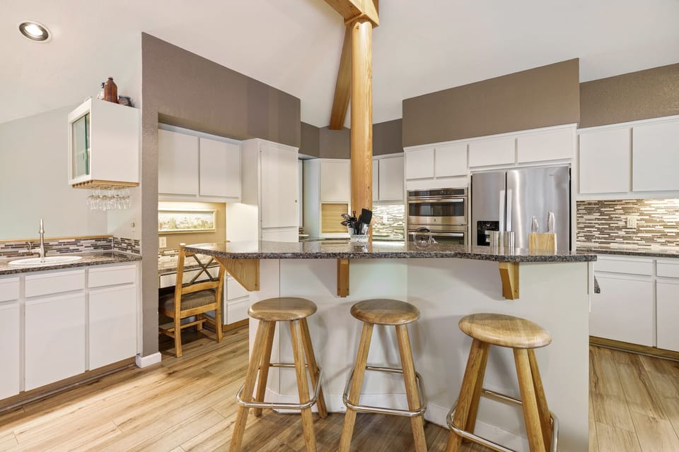 House, 4 Bedrooms | Private kitchen | Fridge, oven, coffee/tea maker, toaster