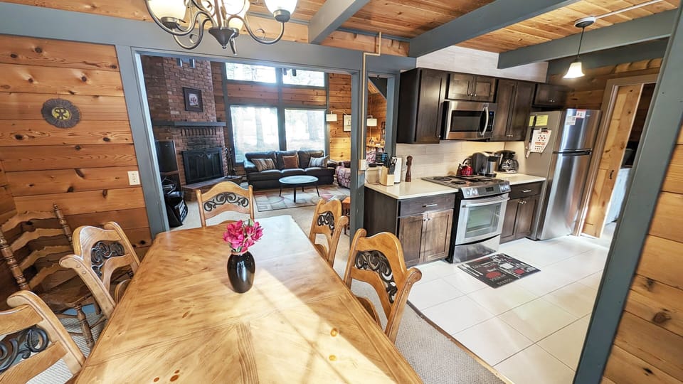 House, 2 Bedrooms | Private kitchen | Fridge, oven, coffee/tea maker, toaster