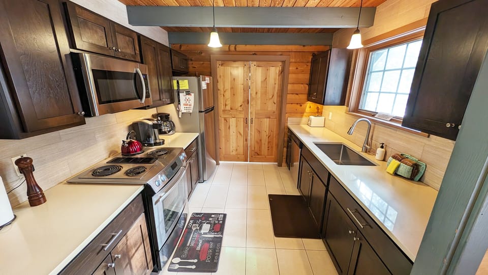 House, 2 Bedrooms | Private kitchen | Fridge, oven, coffee/tea maker, toaster