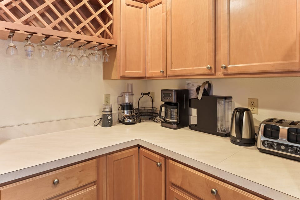 House, 5 Bedrooms | Private kitchen | Fridge, coffee/tea maker