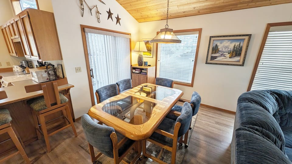 House, 3 Bedrooms | Dining