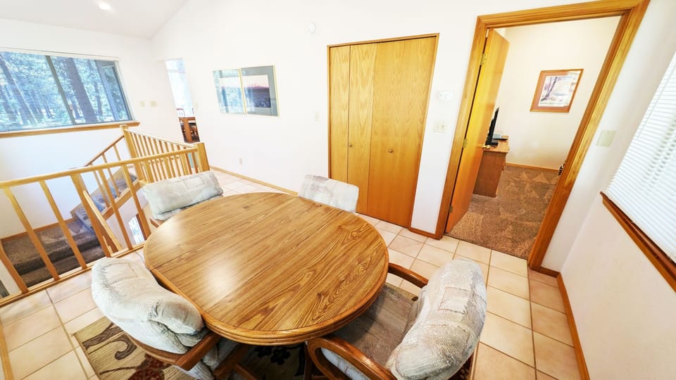 House, 4 Bedrooms | Dining