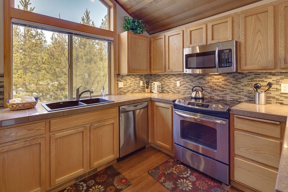 House, 2 Bedrooms | Private kitchen | Fridge, oven, coffee/tea maker, toaster