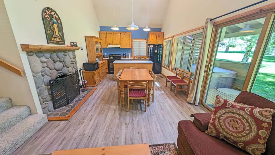 Condo, 3 Bedrooms | Interior