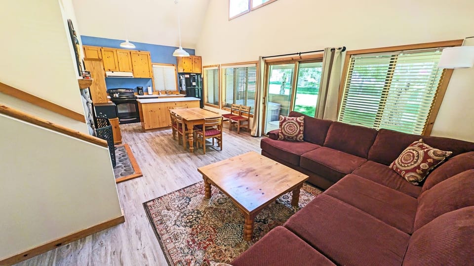 Condo, 3 Bedrooms | Living area