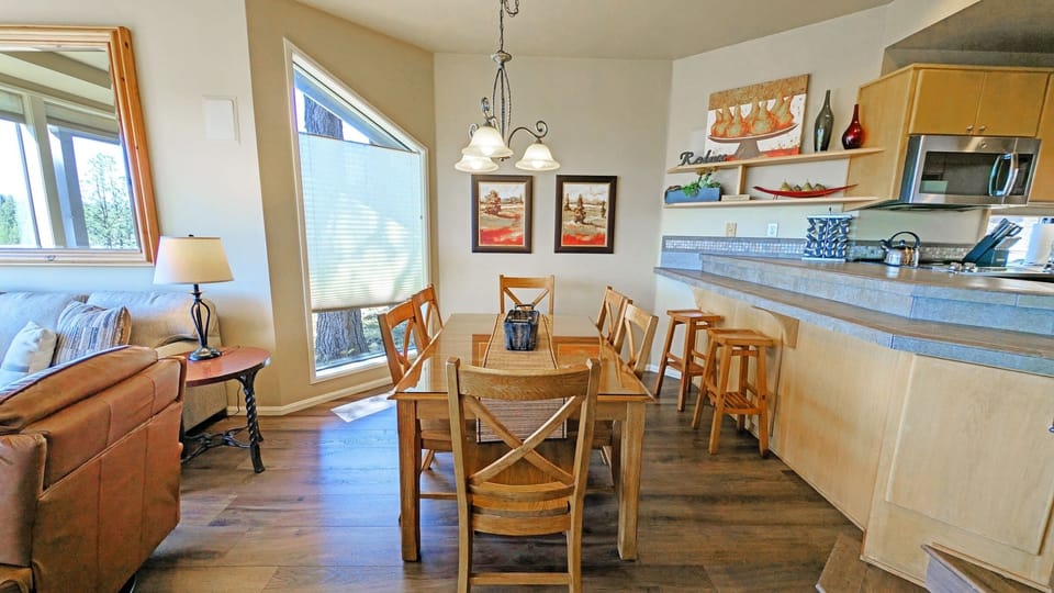 Condo, 1 Bedroom | Dining