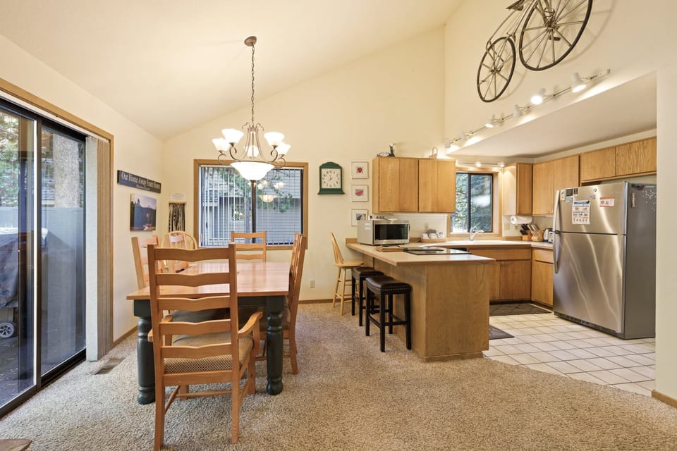 House, 4 Bedrooms | Private kitchen | Fridge, oven, coffee/tea maker, toaster