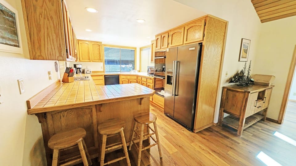 House, 4 Bedrooms | Private kitchen | Fridge, oven, coffee/tea maker, toaster