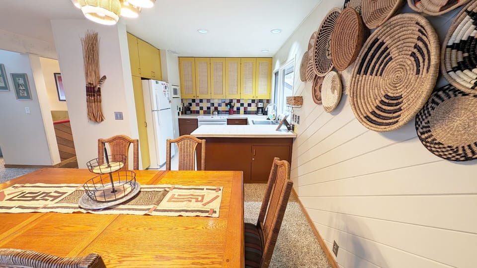 Condo, 3 Bedrooms | Dining