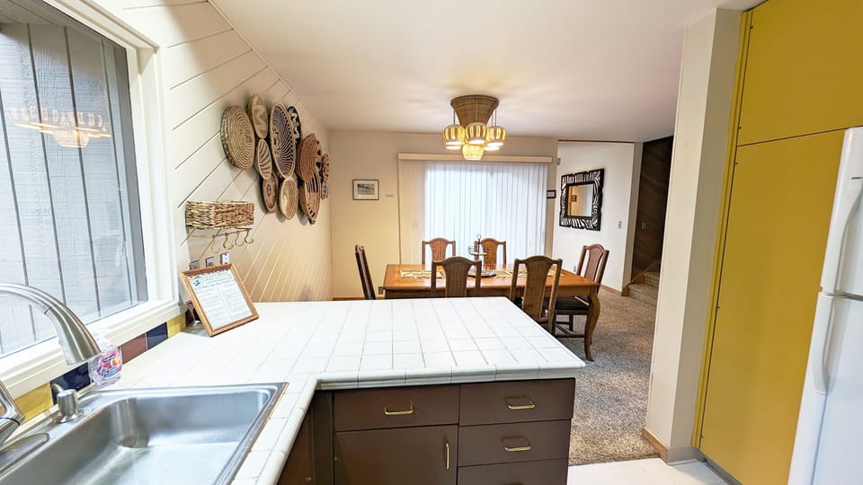 Condo, 3 Bedrooms | Private kitchen | Fridge, oven, coffee/tea maker