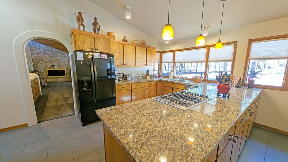 House, 4 Bedrooms | Private kitchen | Fridge, oven, coffee/tea maker, toaster