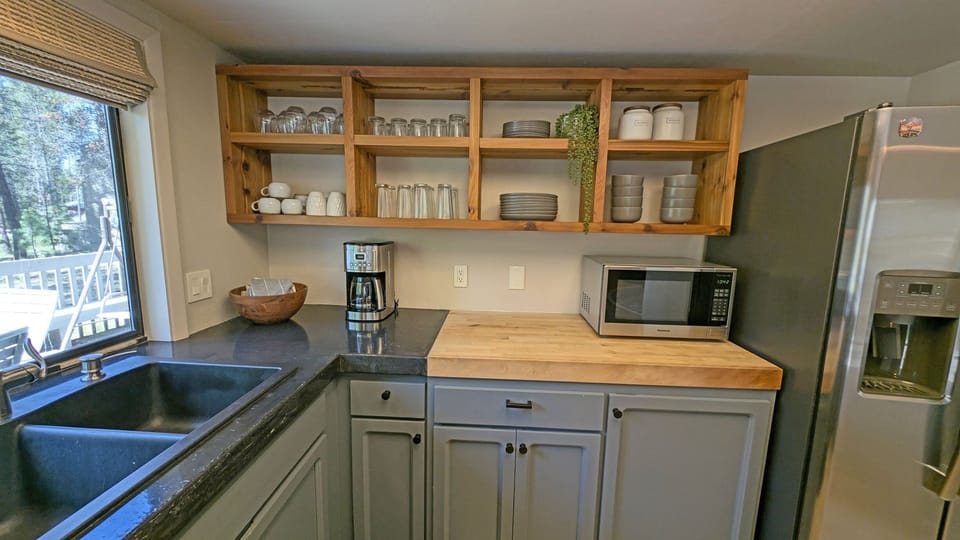 House, 3 Bedrooms | Private kitchen | Fridge, oven, coffee/tea maker