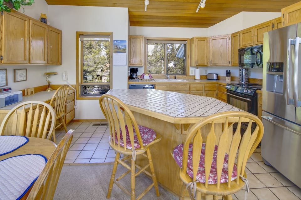 House, 3 Bedrooms | Private kitchen | Fridge, oven, coffee/tea maker