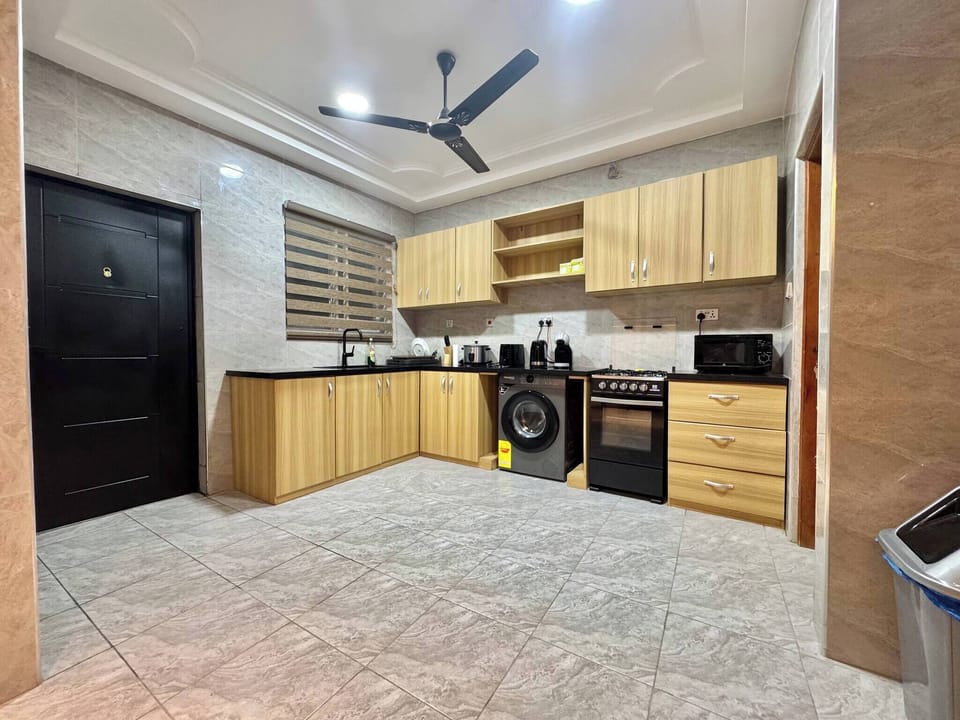 House, 2 Bedrooms | Private kitchen