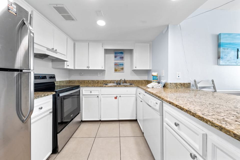 8 Island Sunrise 466 Kitchen