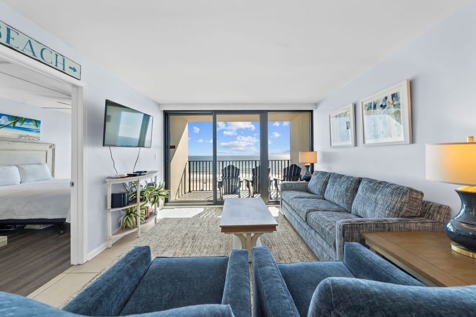 1 Island Sunrise 466 Living Room