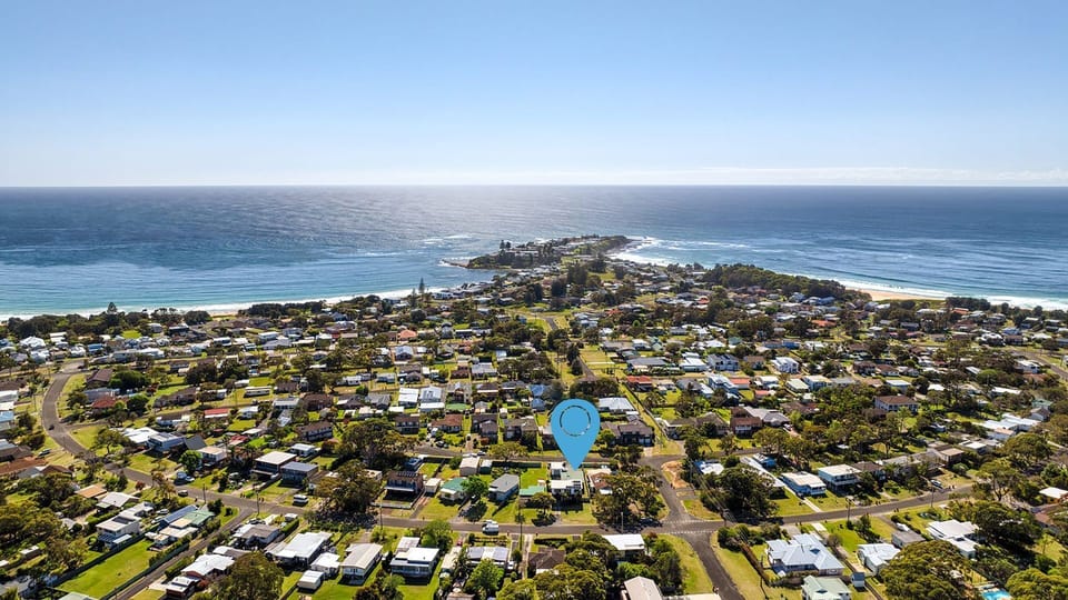 Amazing beach only a few minutes walk away, Easy access to an amazing surf beach for surfing