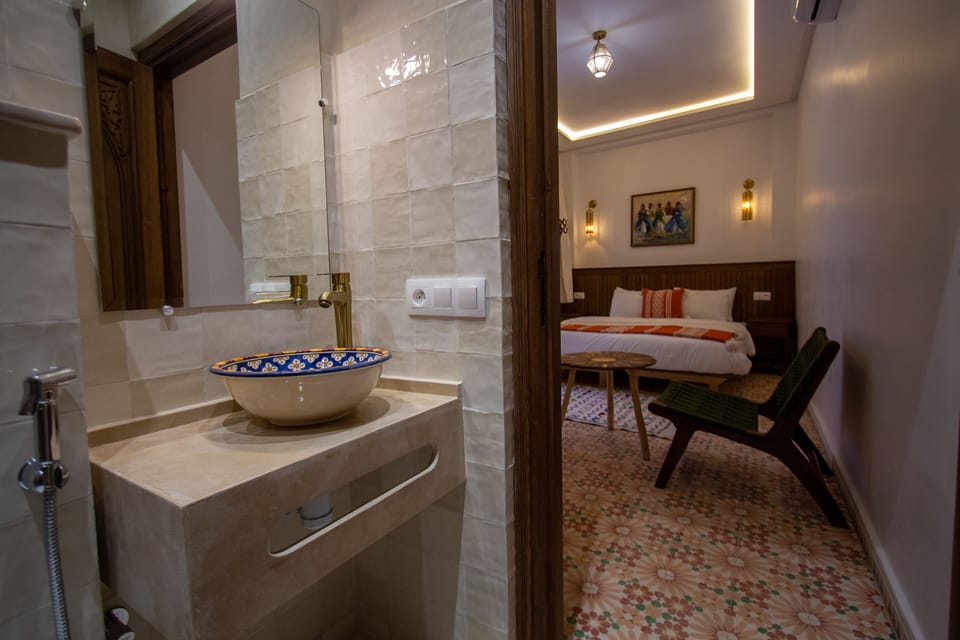 Deluxe Double or Twin Room | Laptop workspace, blackout drapes, iron/ironing board, free WiFi