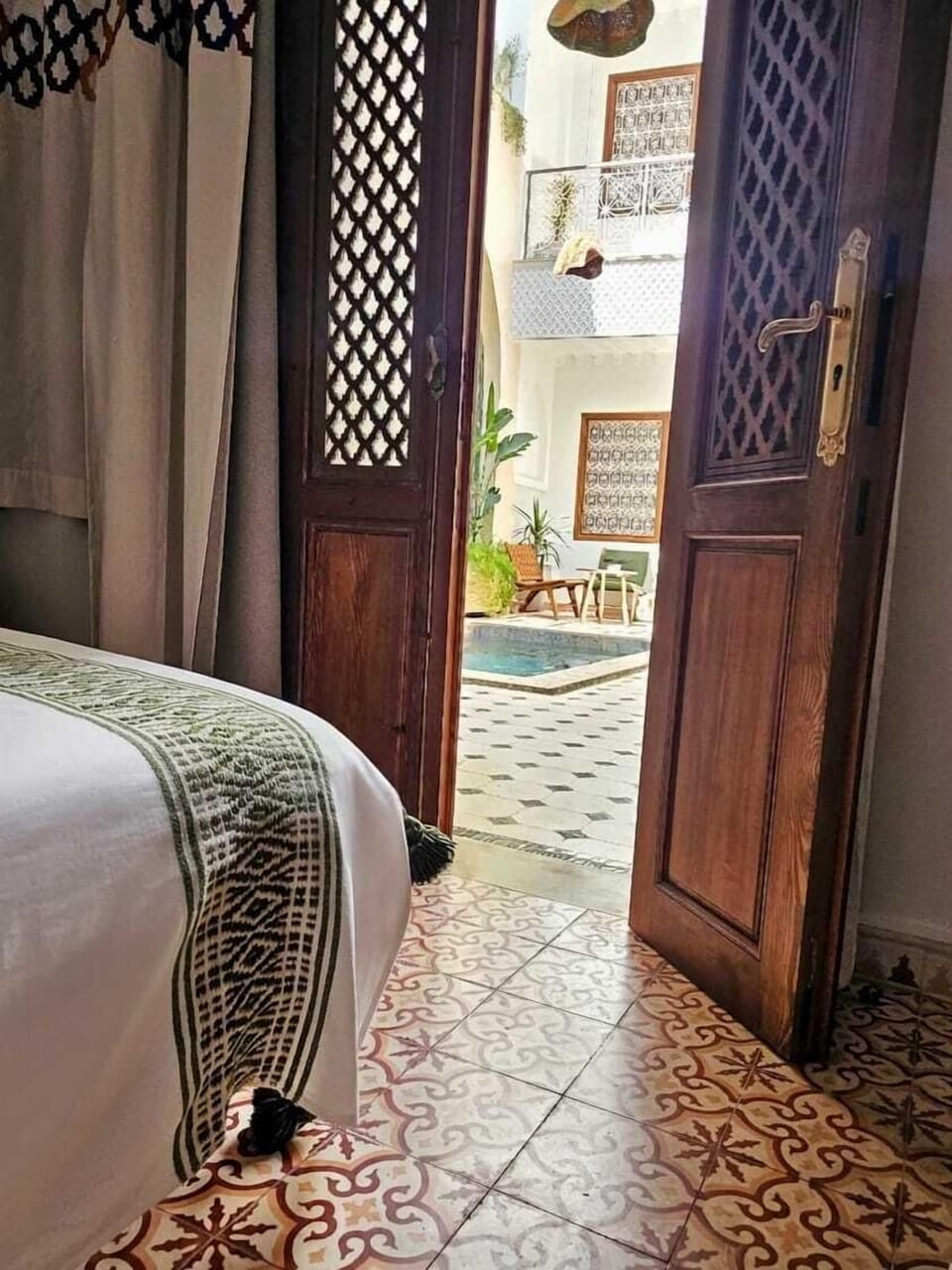 Deluxe Double or Twin Room | Laptop workspace, blackout drapes, iron/ironing board, free WiFi