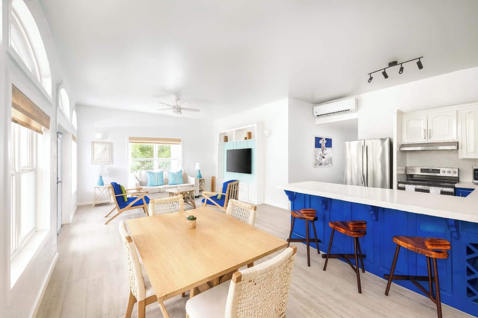 2 Bedroom Suite | Premium bedding, free minibar, laptop workspace, free cribs/infant beds