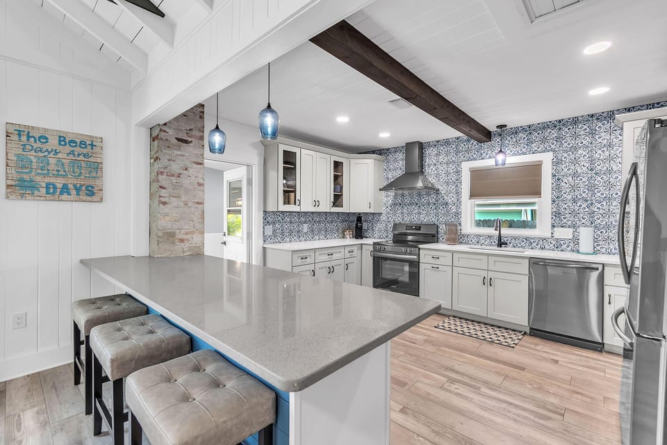 House, Multiple Beds (Curvy Coco) | Private kitchen | Oven, toaster