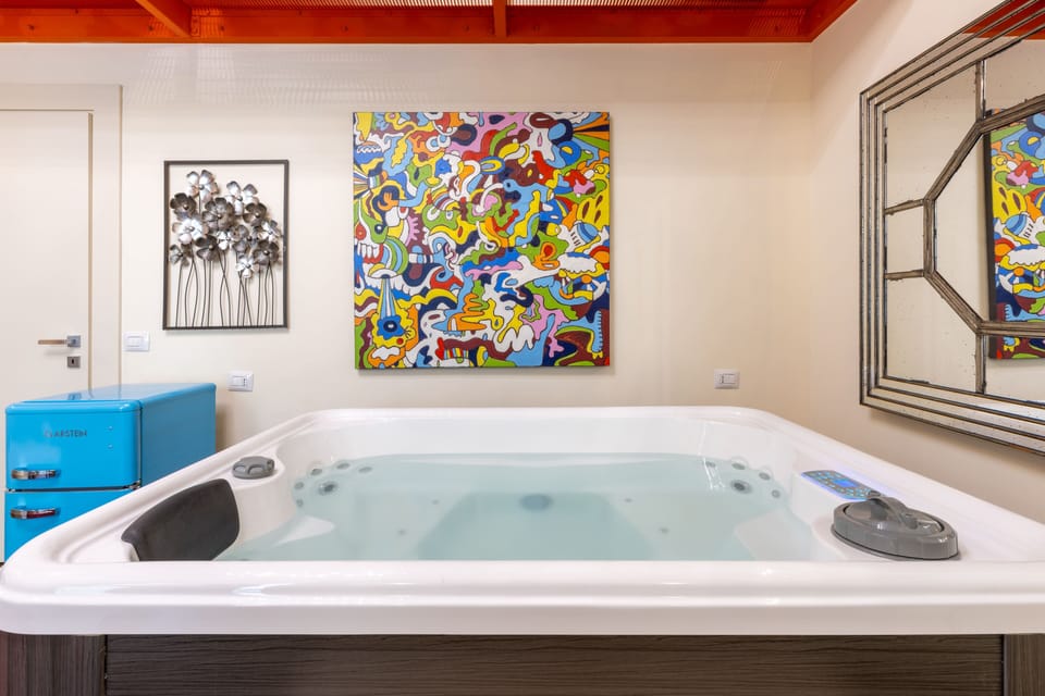 Luxury Suite | Desk, free WiFi, bed sheets