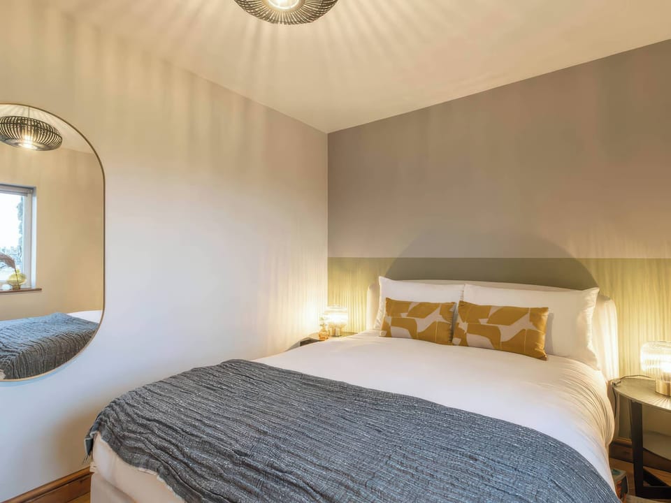 2 bedrooms, individually decorated, individually furnished, free WiFi