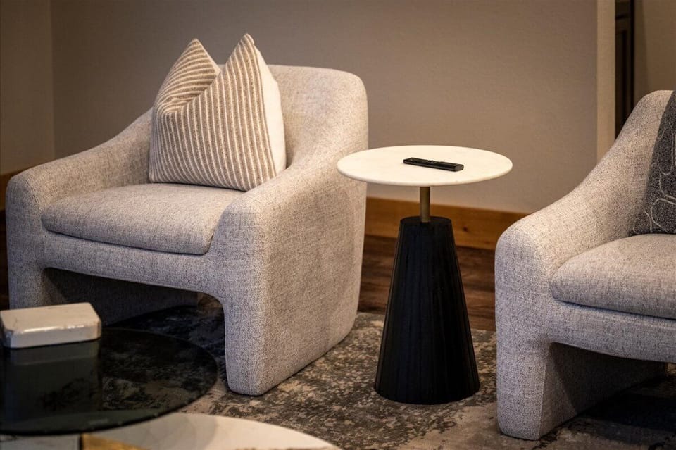 Lookout Lodge's cozy living area